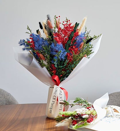 Long-lasting Merry & Majestic Bouquet