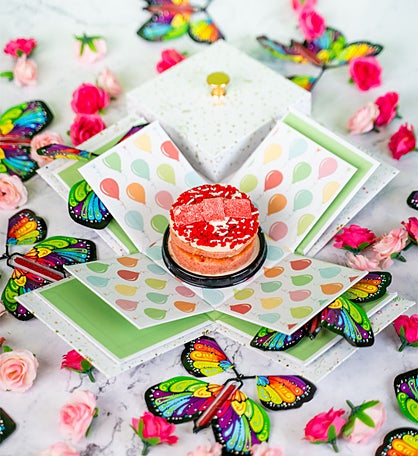 Surprise Explosion Strawberry Cake Gift Box