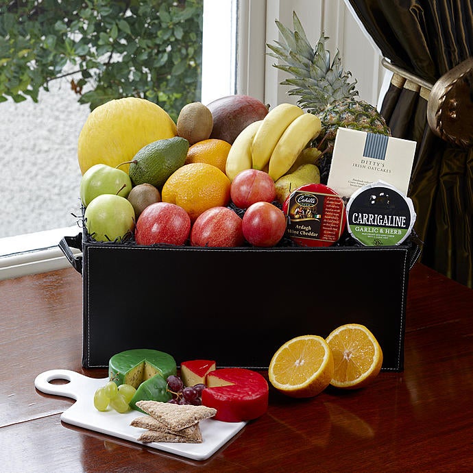 Fresh Fruit & Crackers