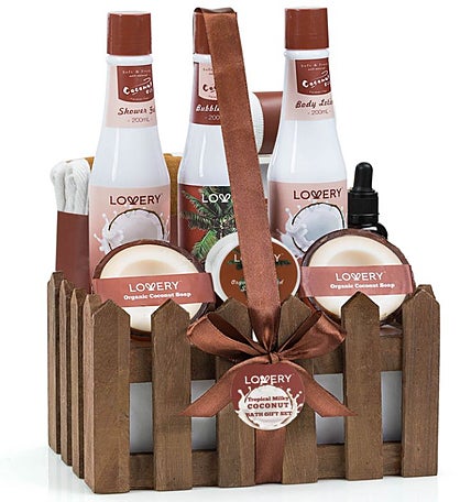 Organic Spa Gift Basket In Coconut Scent - 16 Pc