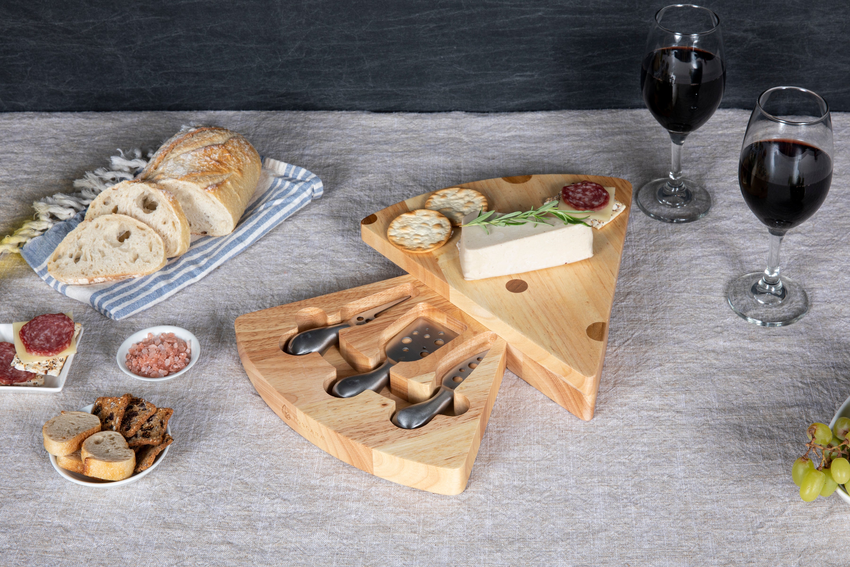 Ratatouille - Swiss Cheese Cutting Board & Tools Set