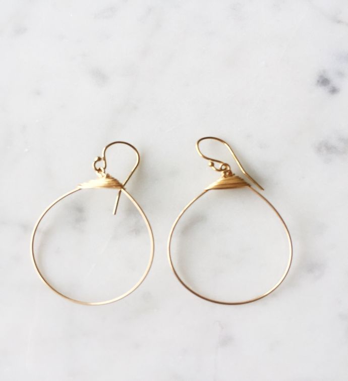 The Small Featherweight Hoop Earrings