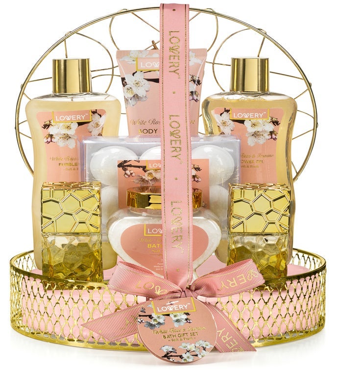 Bath & Body Gift Basket For Women   13 Piece Set