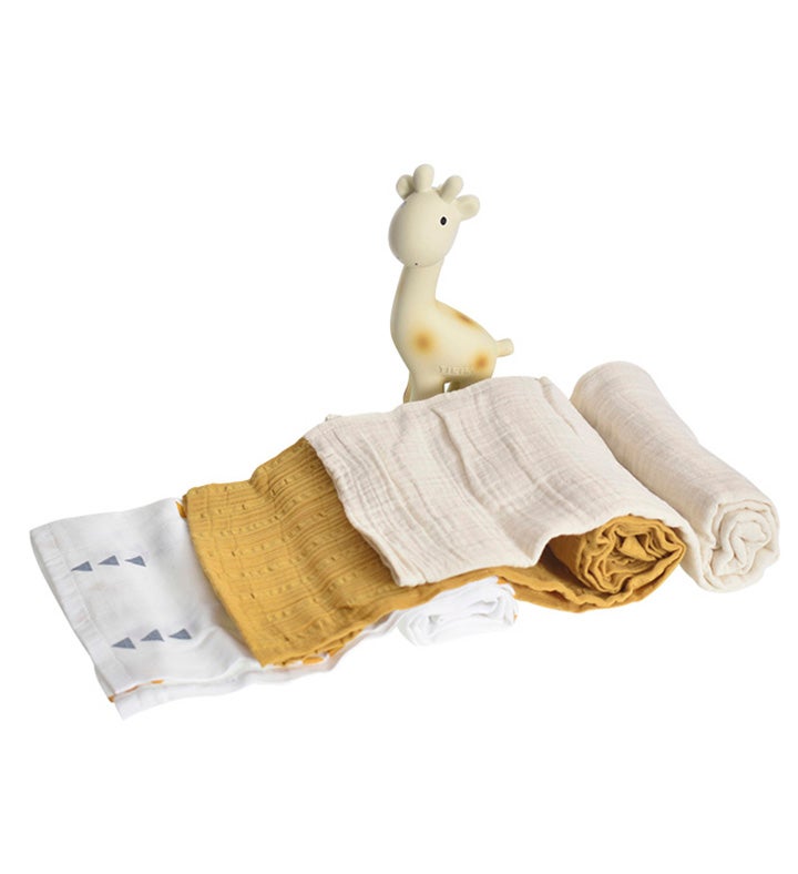 Giraffe Gift Set three Muslin Squares With Giraffe Natural Rubber Teether