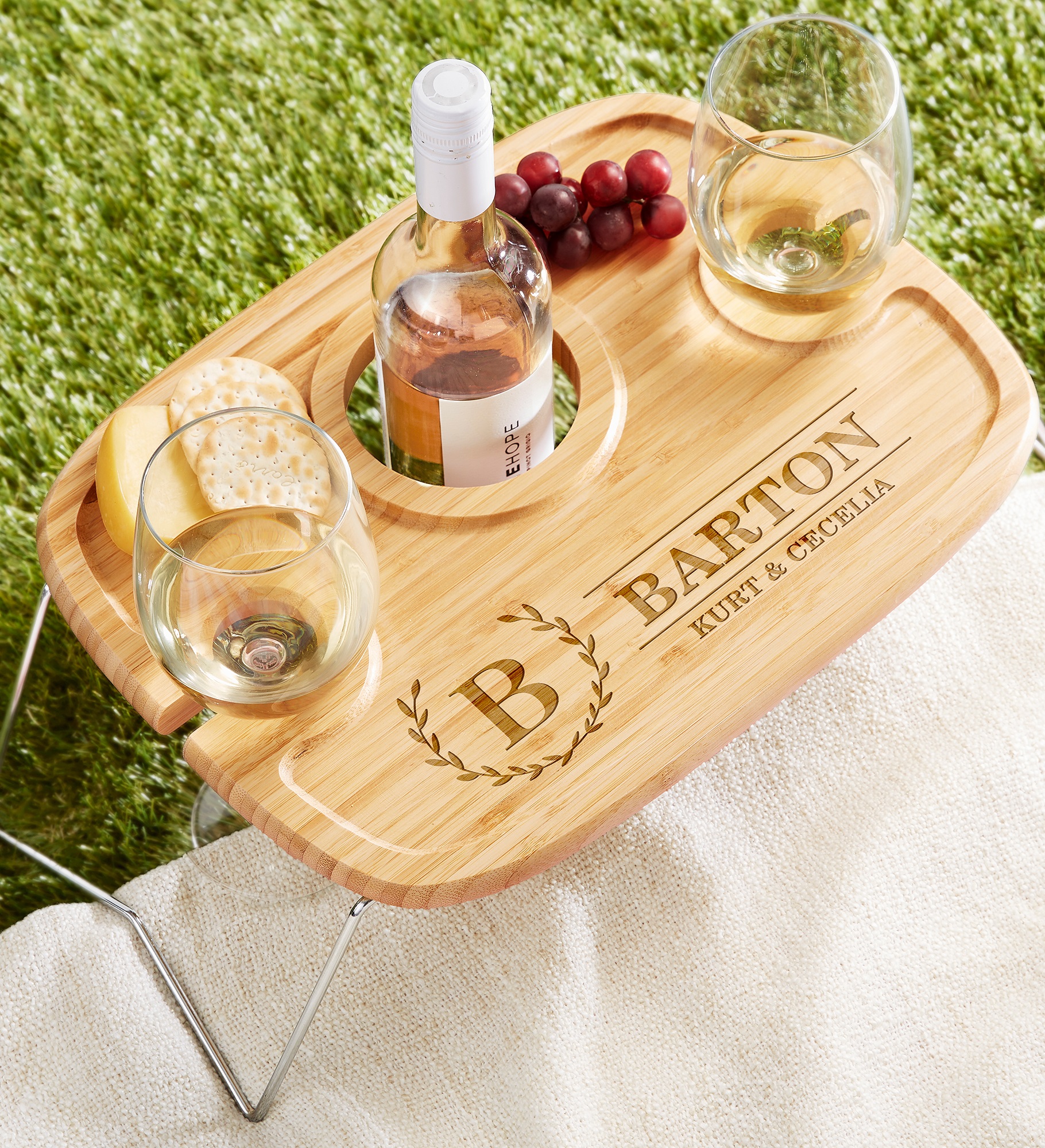 Laurel Initial Personalized Wine Picnic Tray