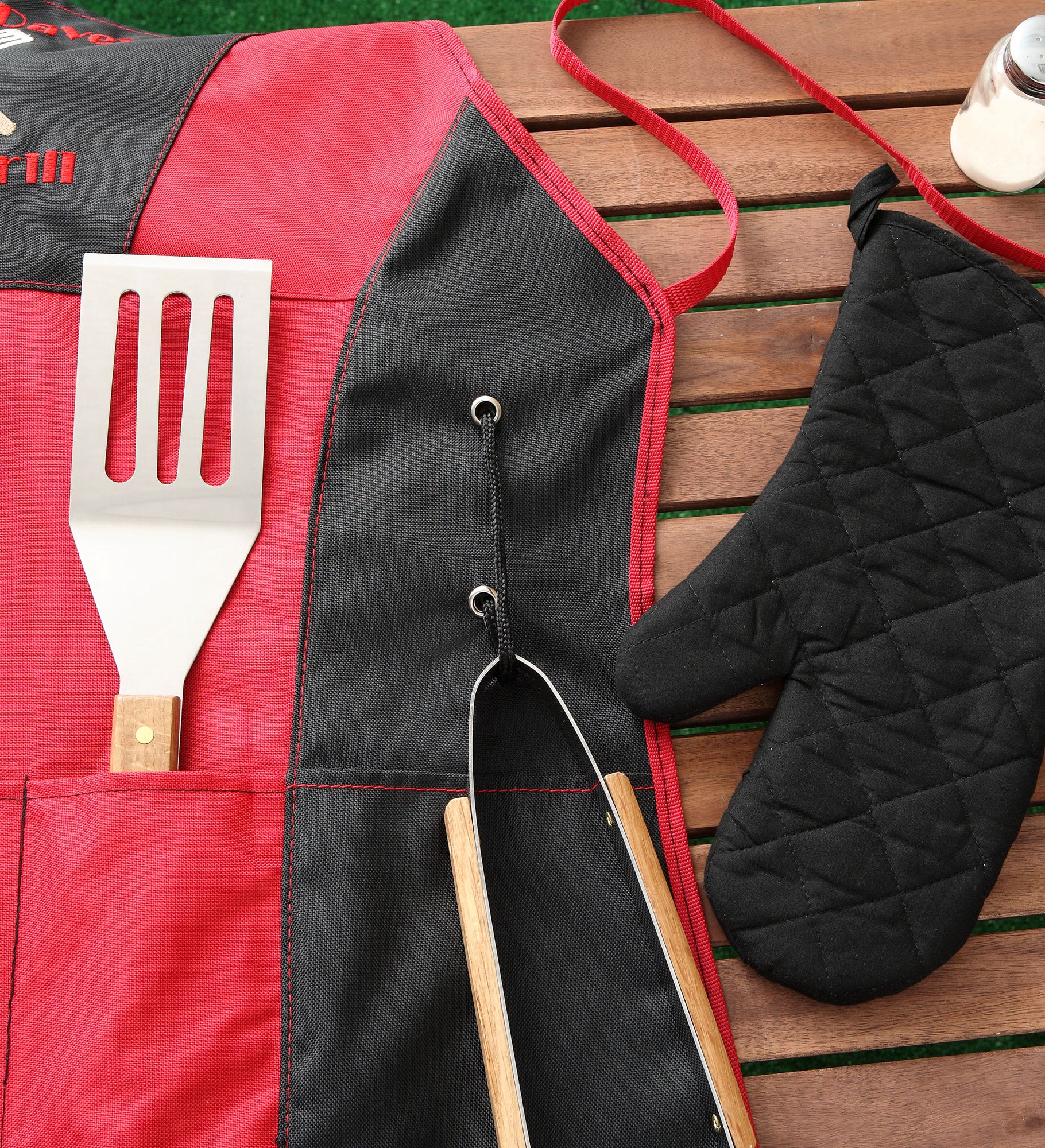 Grill Master Personalized 4pc Apron Set